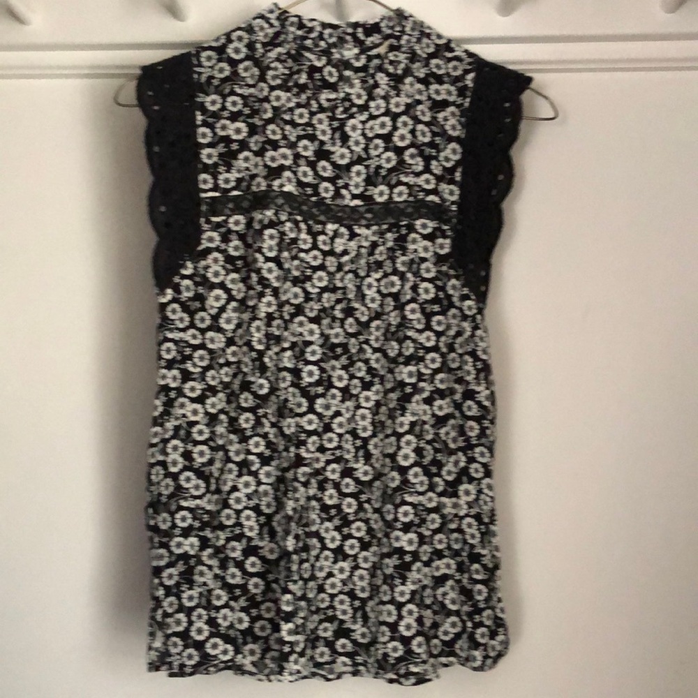 Floral Sleeveless Black and White Top, women’s XS
